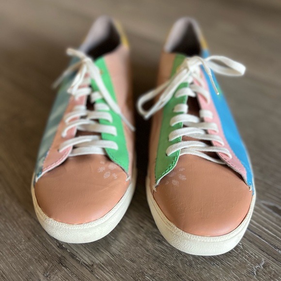 Unique Cole Haan leather Sneaker with Paw Prints. Women’s size 8 - Picture 3 of 13